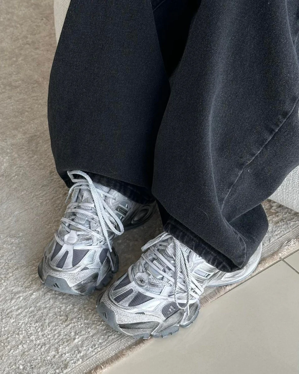 Adidas XLG Runner Deluxe Gray - Image 2