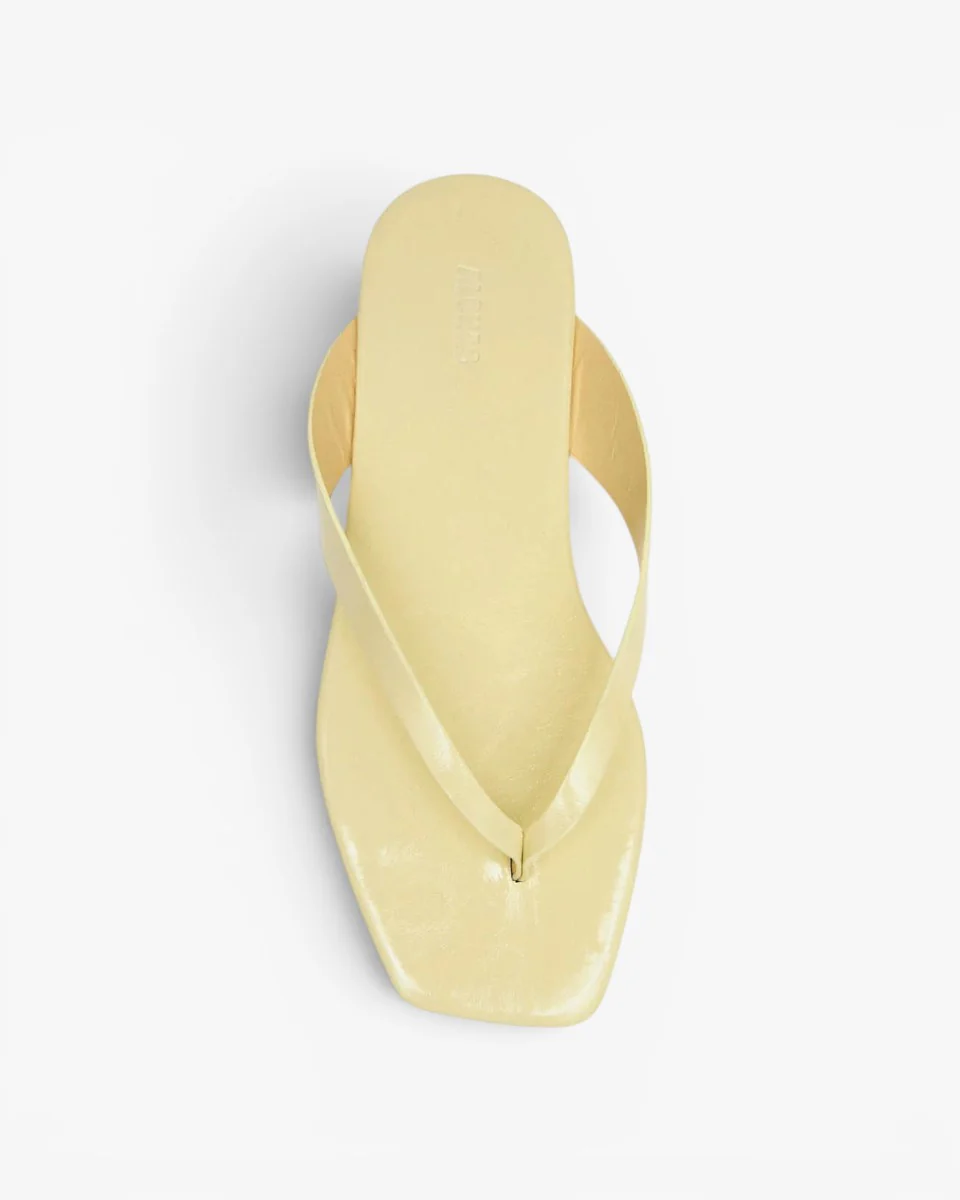 Alohas Japonki Ola Patent Pale Yellow Leather - Image 3