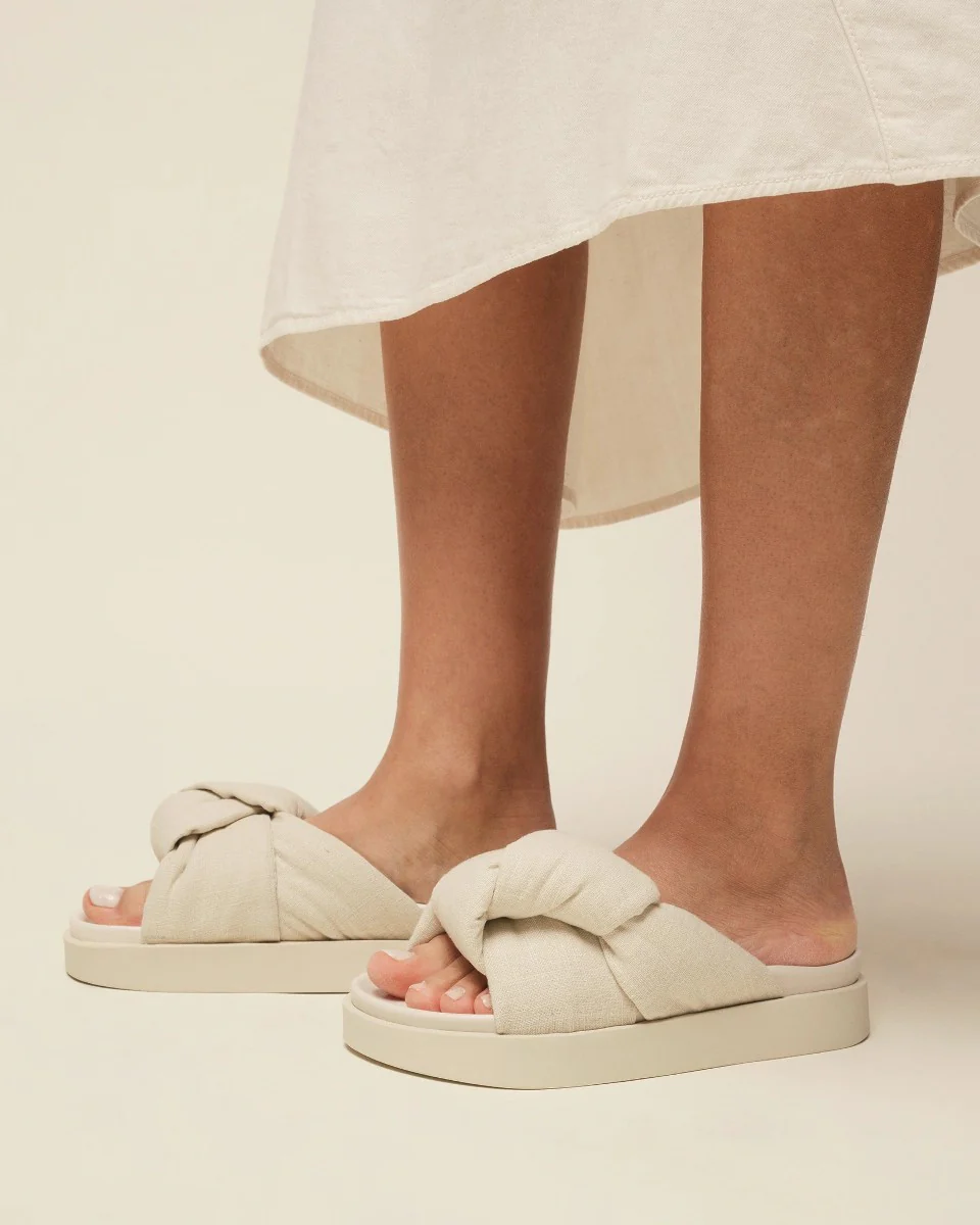 Inuikii Klapki Oversized Linen Knot Off White - Image 2