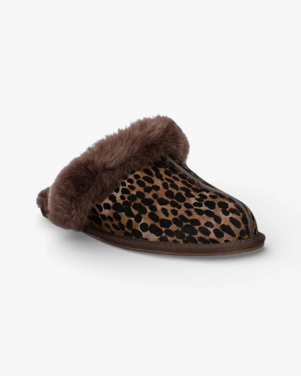 UGG Scuffette Caspian Slipper Burnt Cedar - Image 2